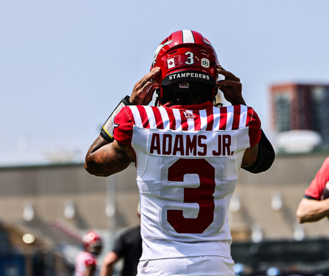 Vernon Adams Jr. in pregame warmups.